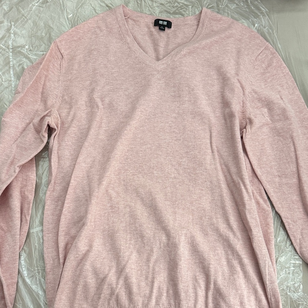 Uniqlo Men's Light Pink V-Neck Sweater